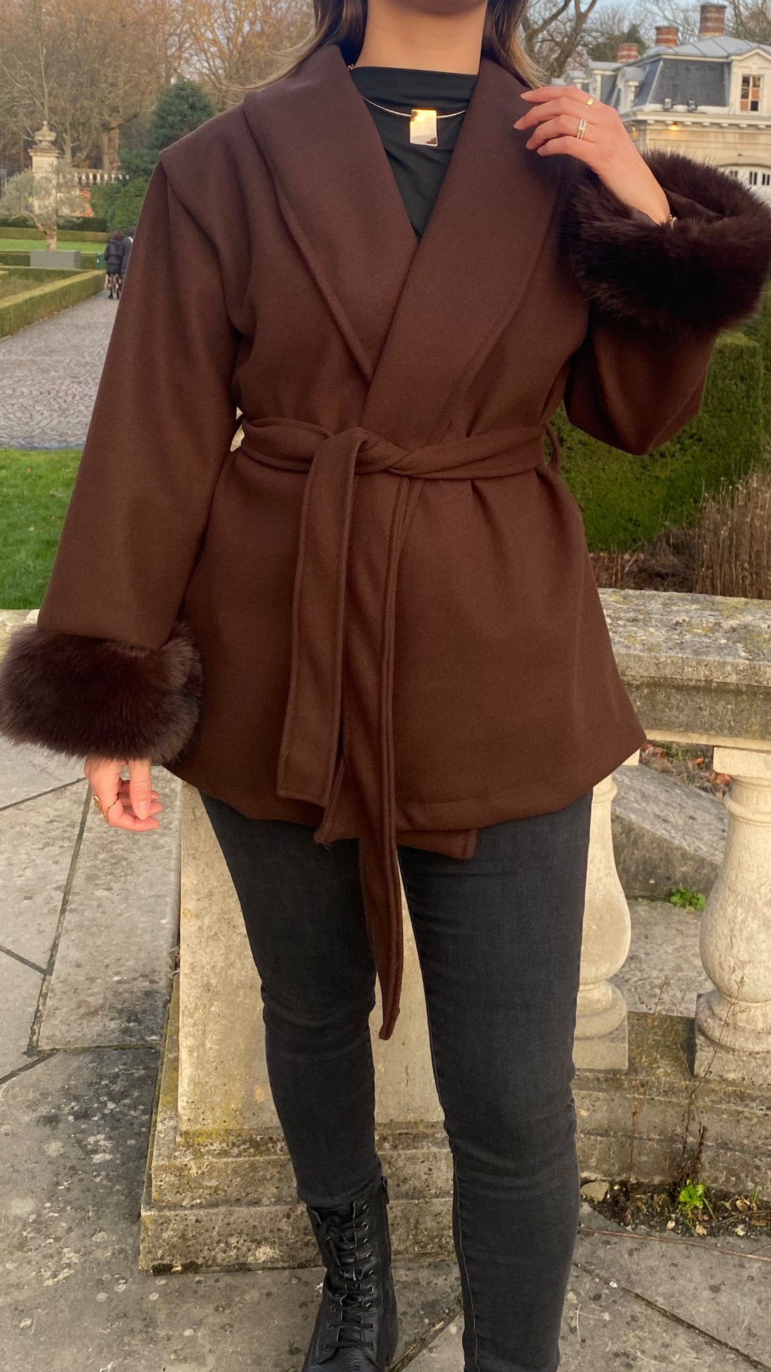 Wrap Mantel met Faux Fur Manchetten